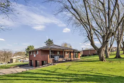 395 Crescent Dr, Canton Township, PA 15301 - Photo 5