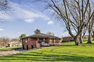 395 Crescent Dr, Canton Township, PA 15301 - Photo 5