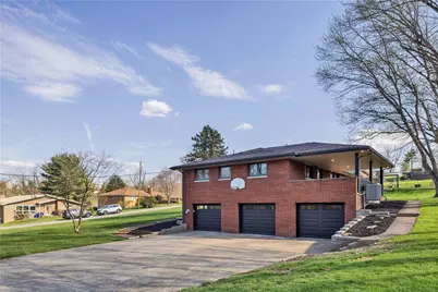 395 Crescent Dr, Canton Township, PA 15301 - Photo 7