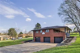 395 Crescent Dr, Canton Township, PA 15301 - Photo 7