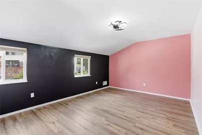 25 Krist Glen Dr, Pittsburgh, PA 15218 - Photo 9