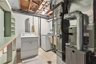 25 Krist Glen Dr, Pittsburgh, PA 15218 - Photo 17