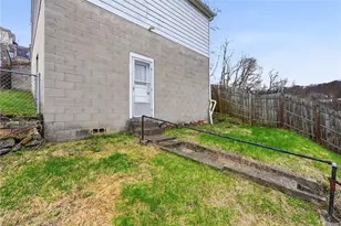 323 Hillside Ave, Ellwood City, PA 16117 - Photo 23