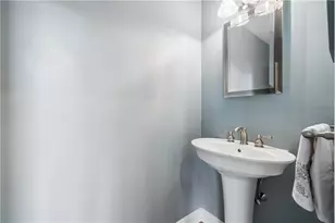 405 Laurelwood Dr, Pittsburgh, PA 15116 - Photo 13