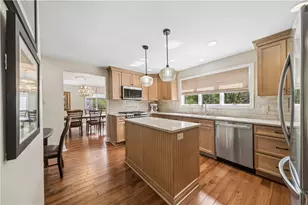 405 Laurelwood Dr, Pittsburgh, PA 15116 - Photo 9