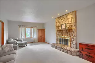 110 Larkspur Cir, Penn Township, PA 16002 - Photo 9
