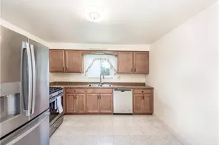112 Neilson Dr, Jefferson Hills, PA 15025 - Photo 5