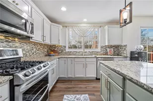 8025 Jordan Ct, Moon/Crescent Twp, PA 15108 - Photo 9