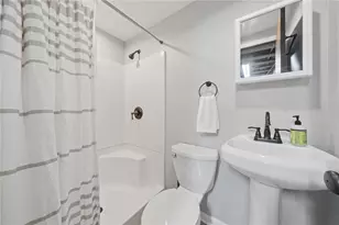 917 Roland Rd, Wilkins Township, PA 15221 - Photo 25