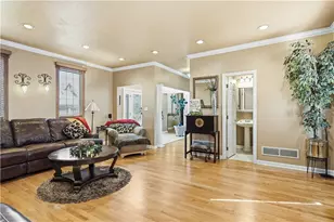 33 Mason Dr, Robinson Twp, PA 15108 - Photo 7