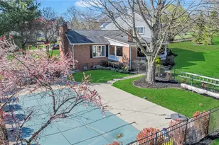 126 Windy Ghoul Dr, Brighton Township, PA 15009 - Photo 3