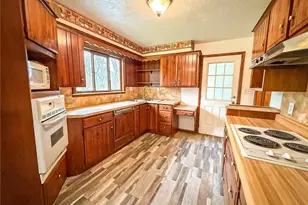102 Randy Dr, City of But SW, PA 16002 - Photo 11