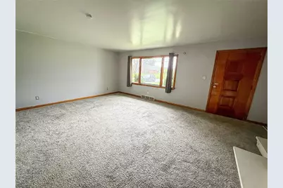 102 Randy Dr, City of But SW, PA 16002 - Photo 3