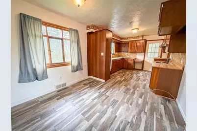 102 Randy Dr, City of But SW, PA 16002 - Photo 9