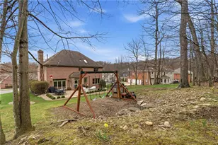 128 Oakview Dr, Cranberry Township, PA 16066 - Photo 5