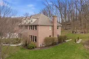 128 Oakview Dr, Cranberry Township, PA 16066 - Photo 3