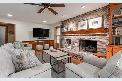 2551 Longmount Drive, Pittsburgh, PA 15090 - Photo 9