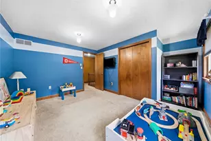 623 W Parliament Dr, Coraopolis, PA 15108 - Photo 29