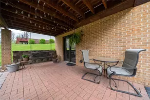 623 W Parliament Dr, Coraopolis, PA 15108 - Photo 33