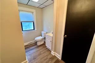 2 E Moody Ave, New Castle, PA 16101 - Photo 9
