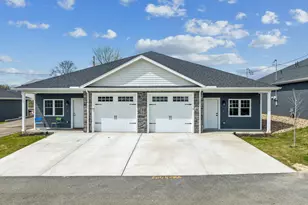 8 Barrington Ct, Monaca, PA 15061 - Photo 1