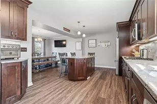 540 Robin Dr, Scott Township, PA 15220 - Photo 11