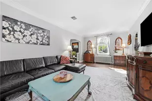 240 Inglewood Dr, Pittsburgh, PA 15228 - Photo 9