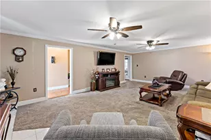 9 Midway Dr, Kennedy Township, PA 15136 - Photo 5