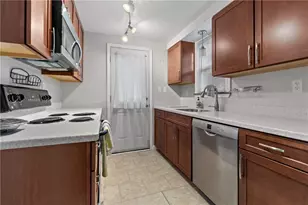 2050 Elmbrook Ln, Scott Township, PA 15243 - Photo 9