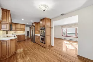 1460 Great Oak Dr, Scott Township, PA 15220 - Photo 9