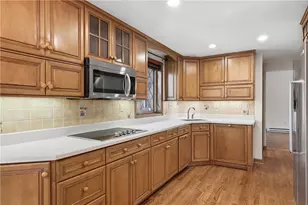 1460 Great Oak Dr, Scott Township, PA 15220 - Photo 11