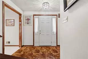 167 Black Oak Dr, Scott Township, PA 15220 - Photo 3