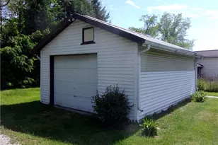315 Hoover St, Saint Clair Township, PA 15954 - Photo 3
