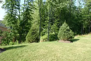 325 Broadstone Dr, Adams Township, PA 16046 - Photo 13