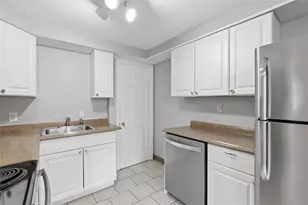 2012 Pleasant St, Bethel Park, PA 15102 - Photo 9