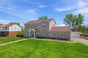 100 Walnut Dr, Robinson Twp, PA 15136 - Photo 3