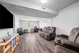 1014 Lexington Dr, Aliquippa, PA 15001 - Photo 17