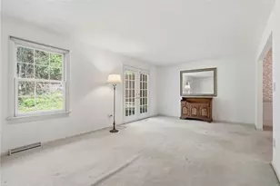 670 Woodcrest Dr, Robinson Twp, PA 15205 - Photo 9