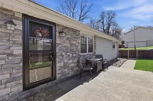 181 Foxwood Rd, Moon/Crescent Twp, PA 15108 - Photo 3