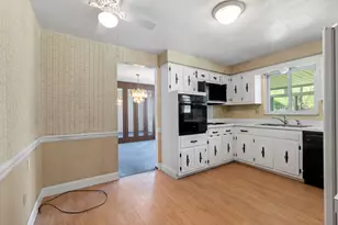 233 Laurie Dr, Pittsburgh, PA 15235 - Photo 9