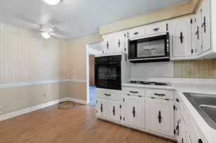 233 Laurie Dr, Pittsburgh, PA 15235 - Photo 11