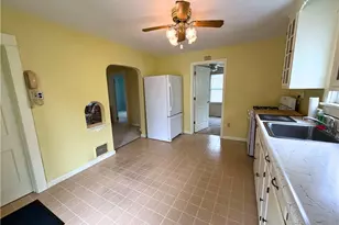 310 Oakland Ave, Grove City Boro, PA 16127 - Photo 9