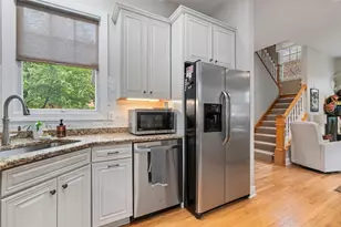 1310 Fairstead Ln, Pittsburgh, PA 15217 - Photo 9