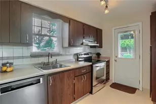 601 Lochinvar Dr, Pittsburgh, PA 15237 - Photo 17