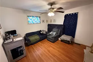 1015 Washington St, Farrell, PA 16121 - Photo 9