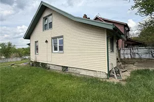 1015 Washington St, Farrell, PA 16121 - Photo 3