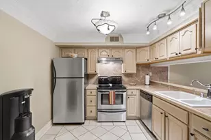 4007 Charlemagne Cir, Ross Twp, PA 15237 - Photo 9