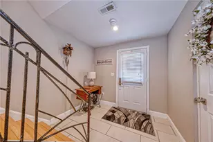 136 Glenwood Dr, Monroeville, PA 15146 - Photo 3