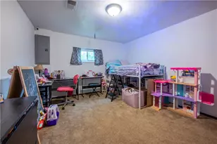 327 Beech Rd, Pittsburgh, PA 15239 - Photo 27