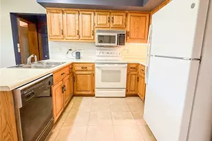 104 Dakotah Dr, Center Township, PA 16001 - Photo 7
